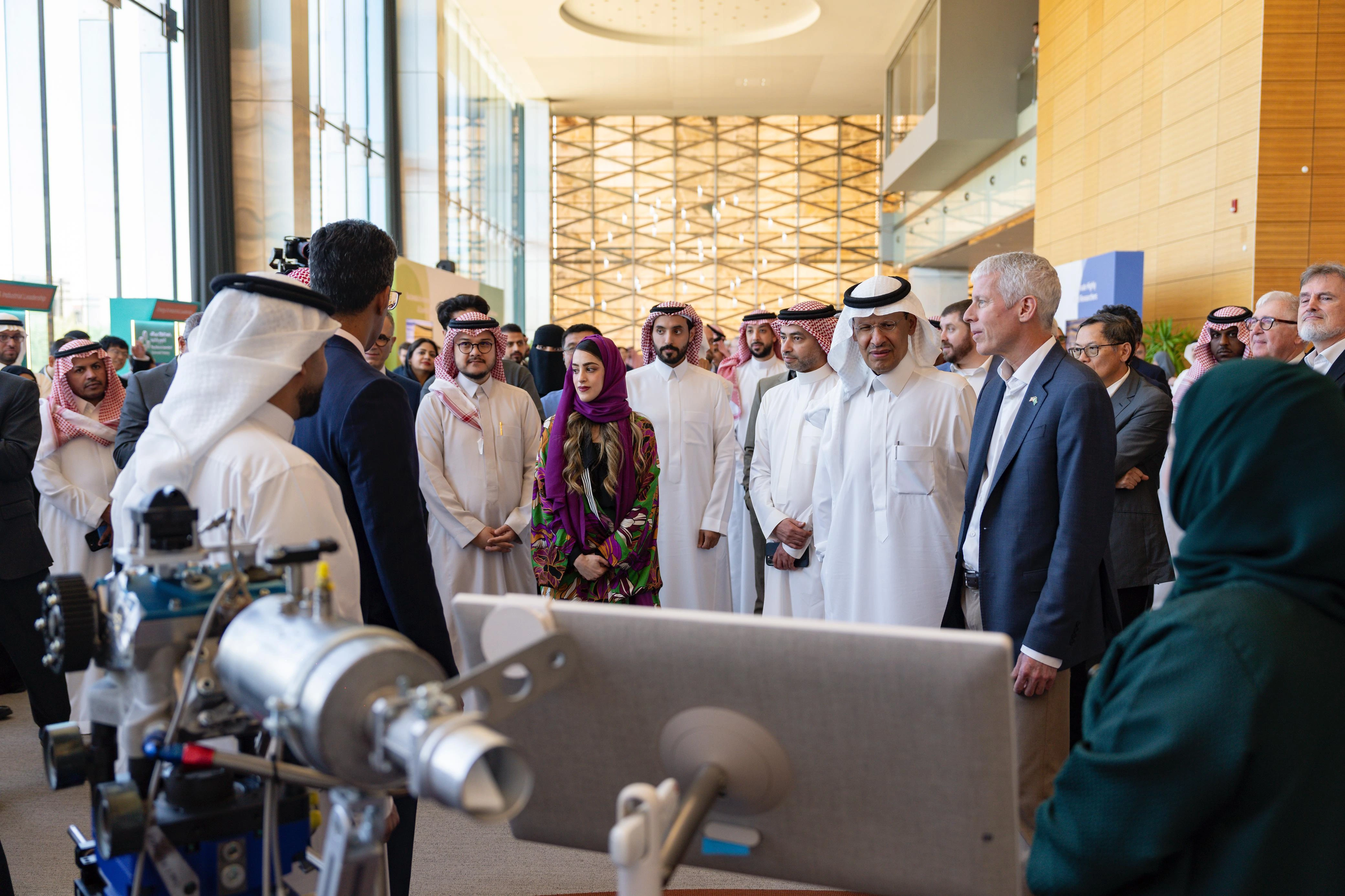 美国能源部长访问阿卜杜拉国王科技大学(KAUST)