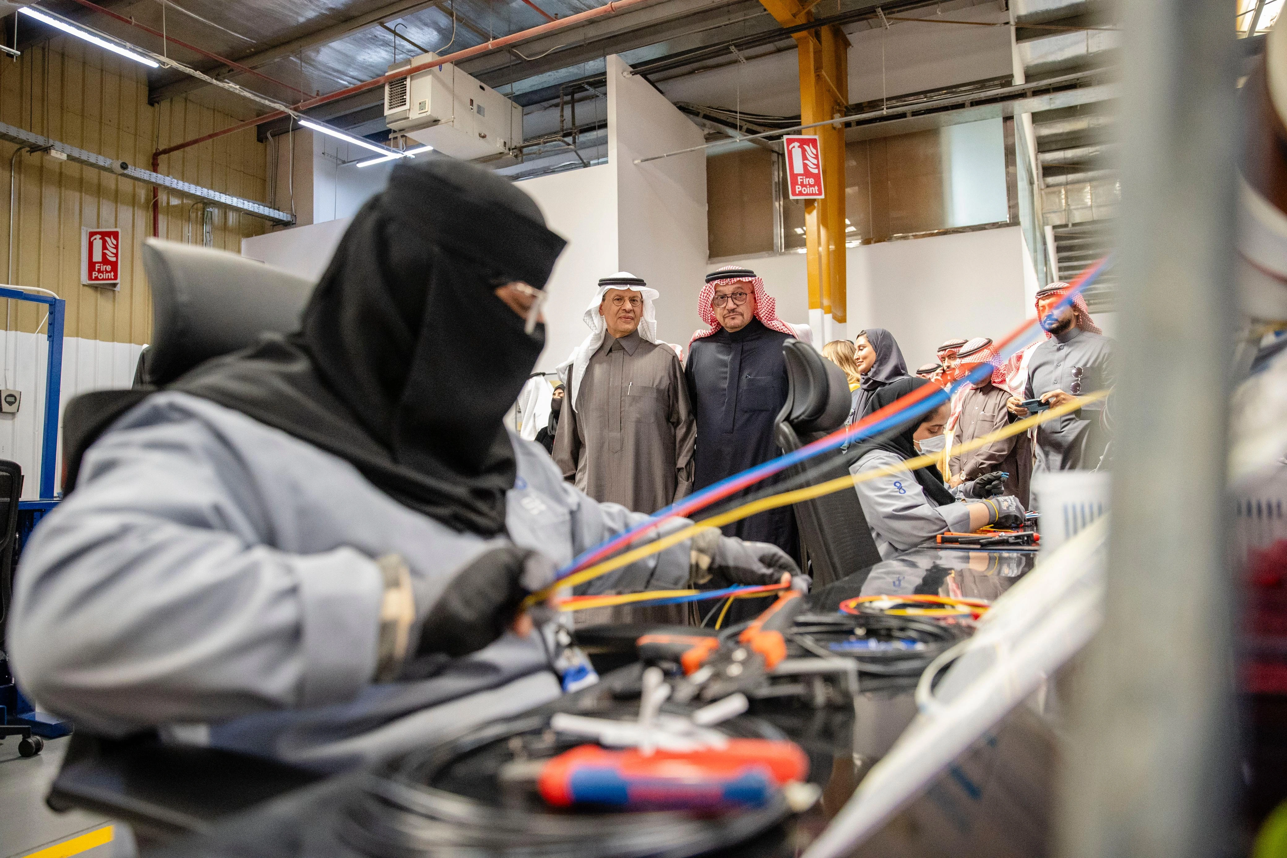 HRH Minister of Energy Tours Several Factories Specialized in Producing Energy Components-3