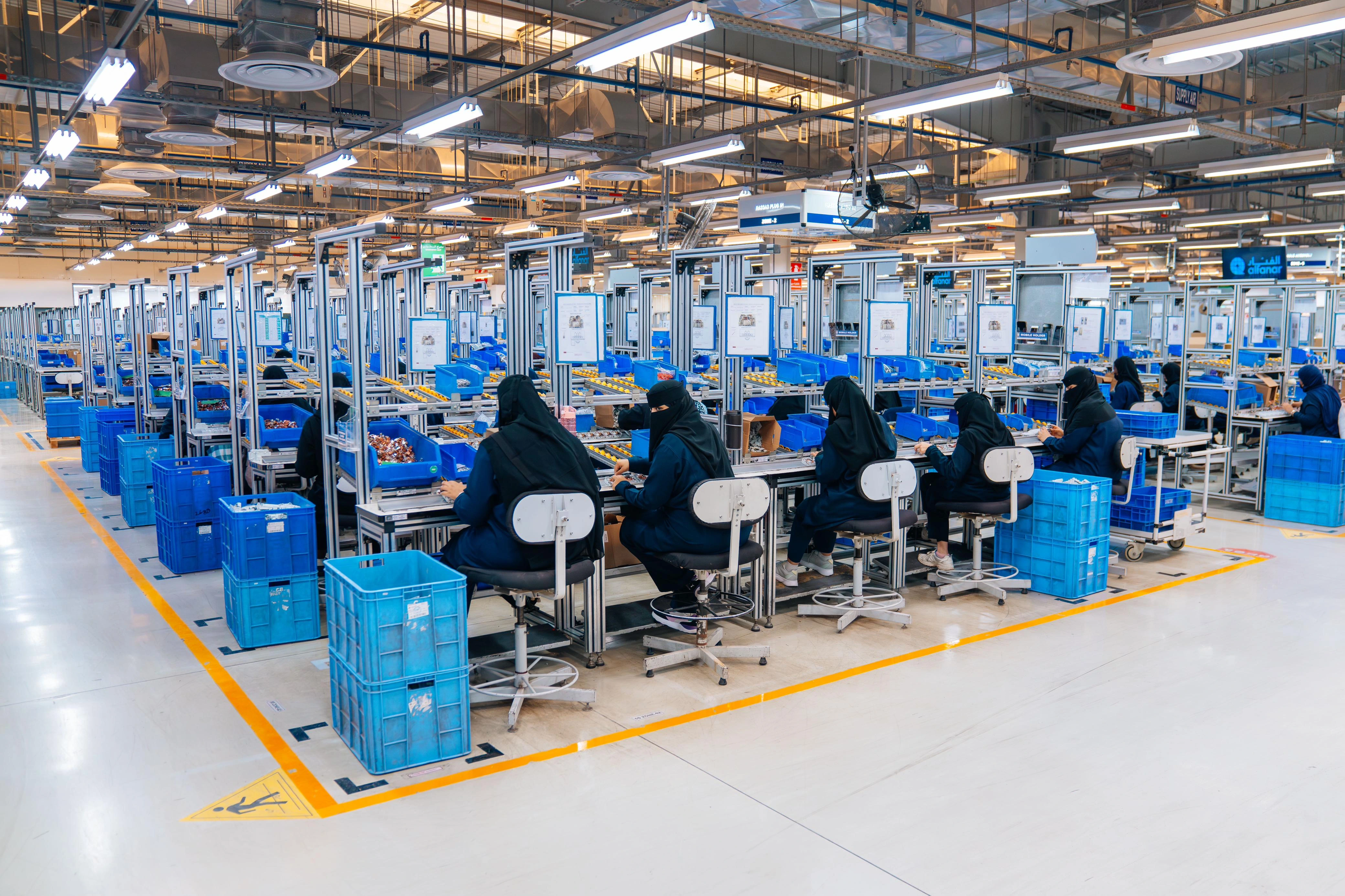 HRH Minister of Energy Tours Several Factories Specialized in Producing Energy Components-5