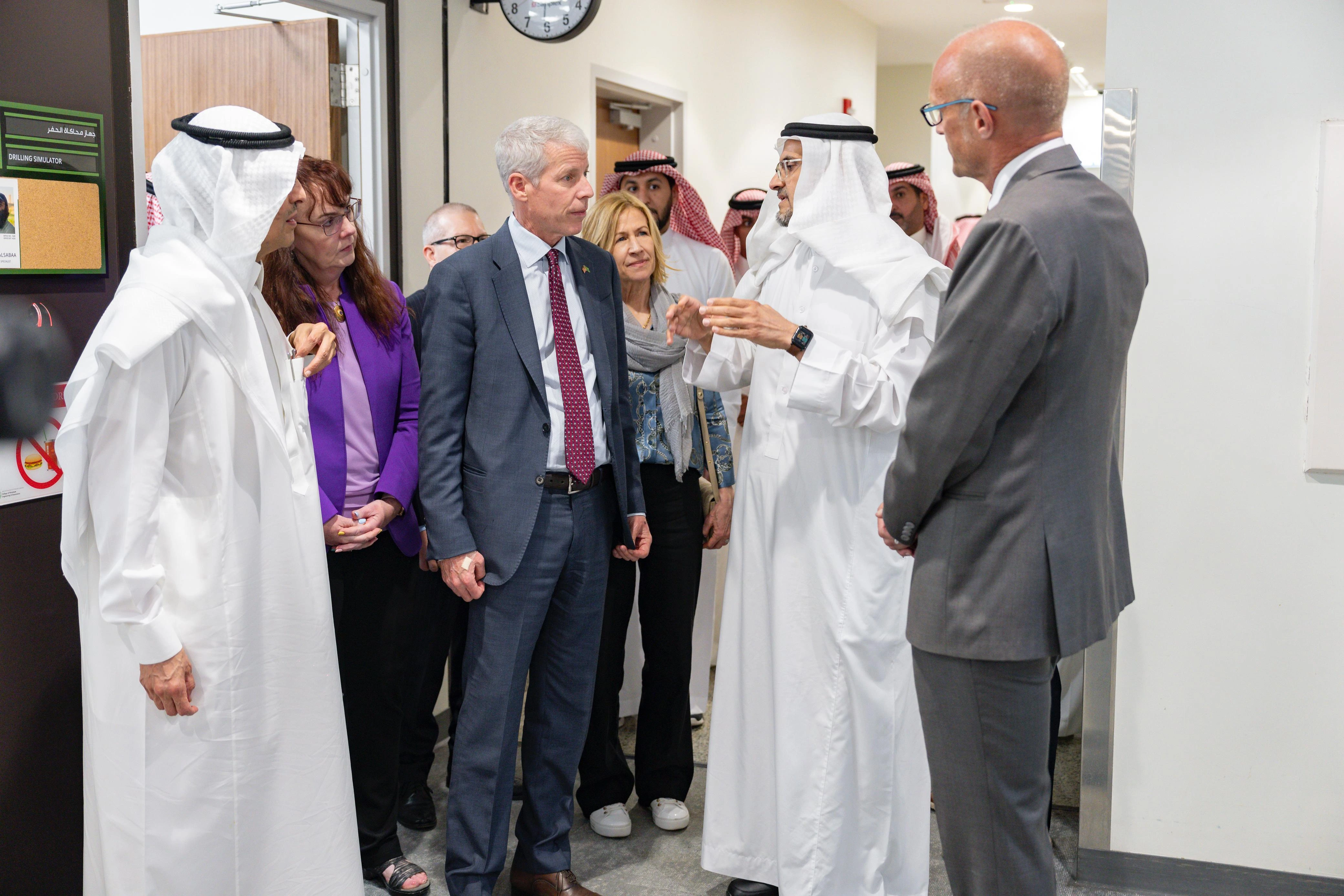 美国能源部长访问法赫德国王石油矿产大学(KFUPM)